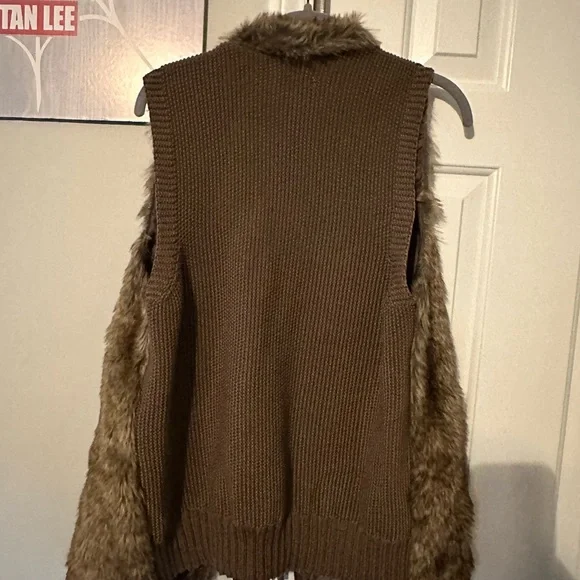 Maurices Brown Vest Faux Fur with sweater material backside. Women’s size XL - Picture 3 of 12